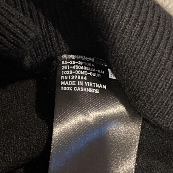 NWOT super soft Uniqlo 100% cashmere sweater size XS - Picture 3 of 5